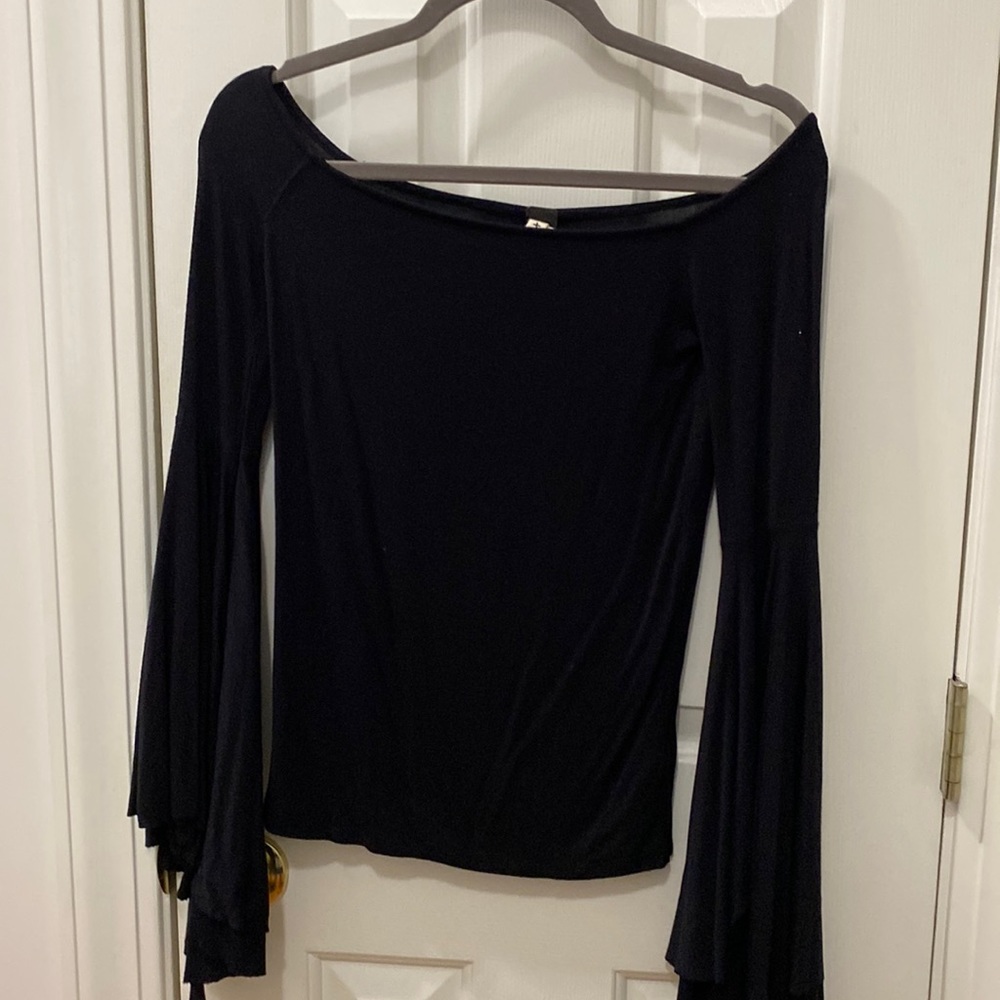 We the free navy top with sleeves that are impressive very BoHo